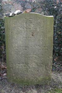 Grabstein Nummer 8 auf dem Friedhof Groß Neuendorf