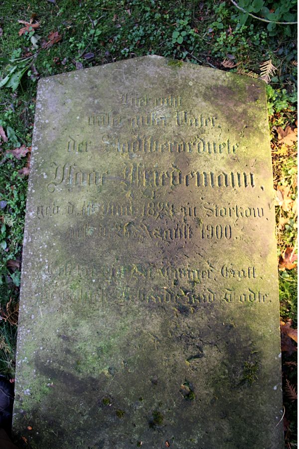 Grabstein Nummer 95 auf dem Friedhof Storkow