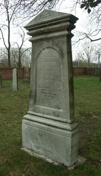 Grabstein Nummer 24 auf dem Friedhof Schwedt