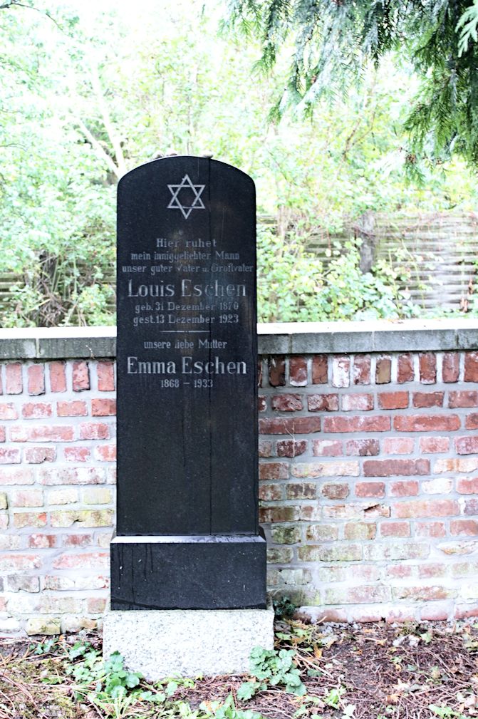 Grabstein Nummer 13 auf dem Friedhof Trebbin