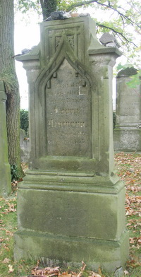 Grabstein Nummer 32 auf dem Friedhof Groß Neuendorf