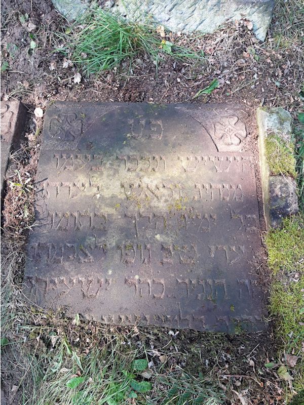 Grabstein Nummer 31 auf dem Friedhof Beeskow