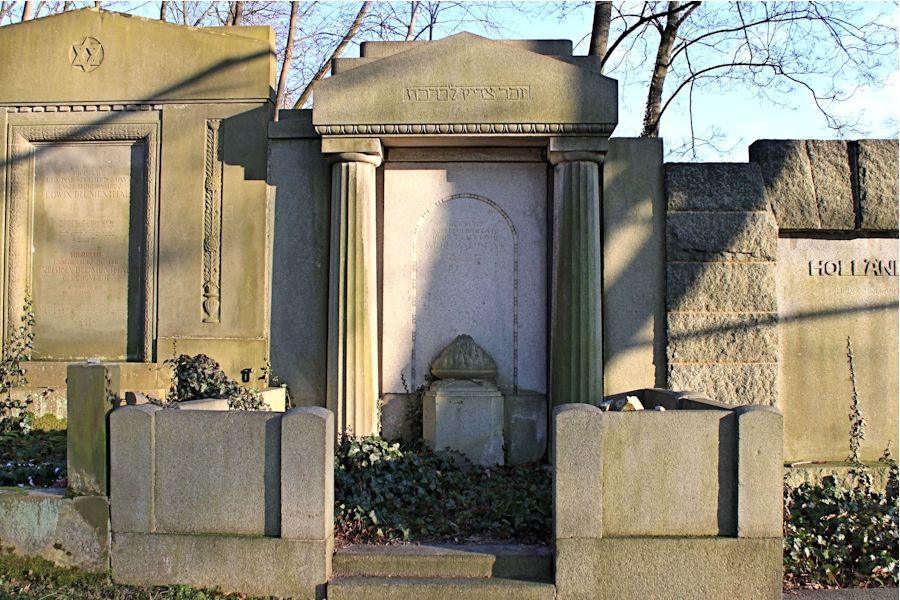 Grabstein Nummer 484 auf dem Friedhof Potsdam
