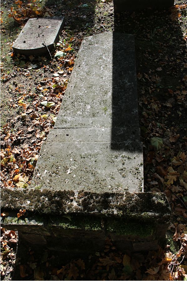 Grabstein Nummer 6 auf dem Friedhof Storkow