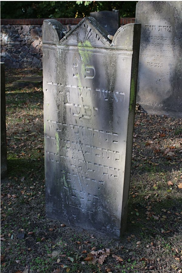 Grabstein Nummer 32 auf dem Friedhof Storkow
