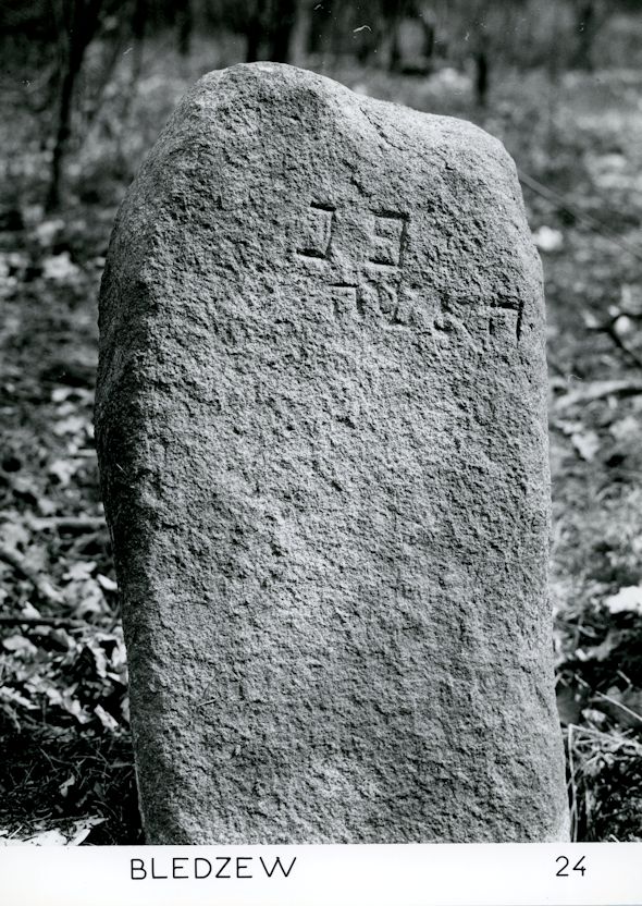 Grabstein Nummer 106 auf dem Friedhof Bledzew (Blesen)