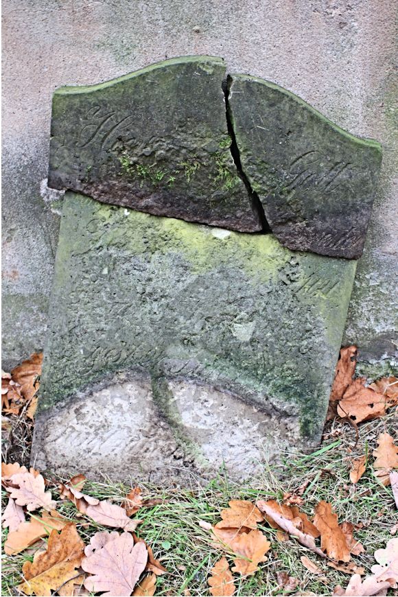 Grabstein Nummer 1943 auf dem Friedhof Potsdam