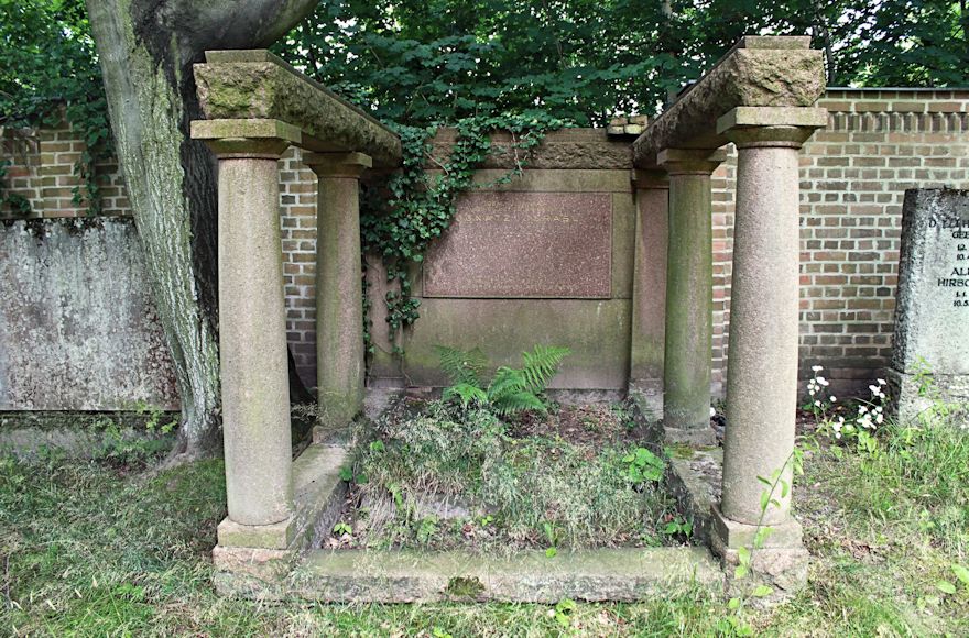 Grabstein Nummer 527 auf dem Friedhof Potsdam