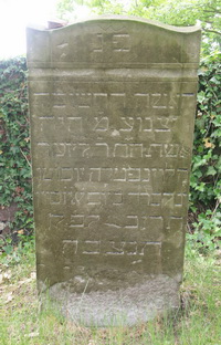 Grabstein Nummer 2 auf dem Friedhof Groß Neuendorf