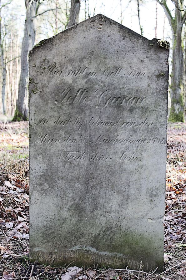 Grabstein Nummer 34 auf dem Friedhof Bledzew (Blesen)