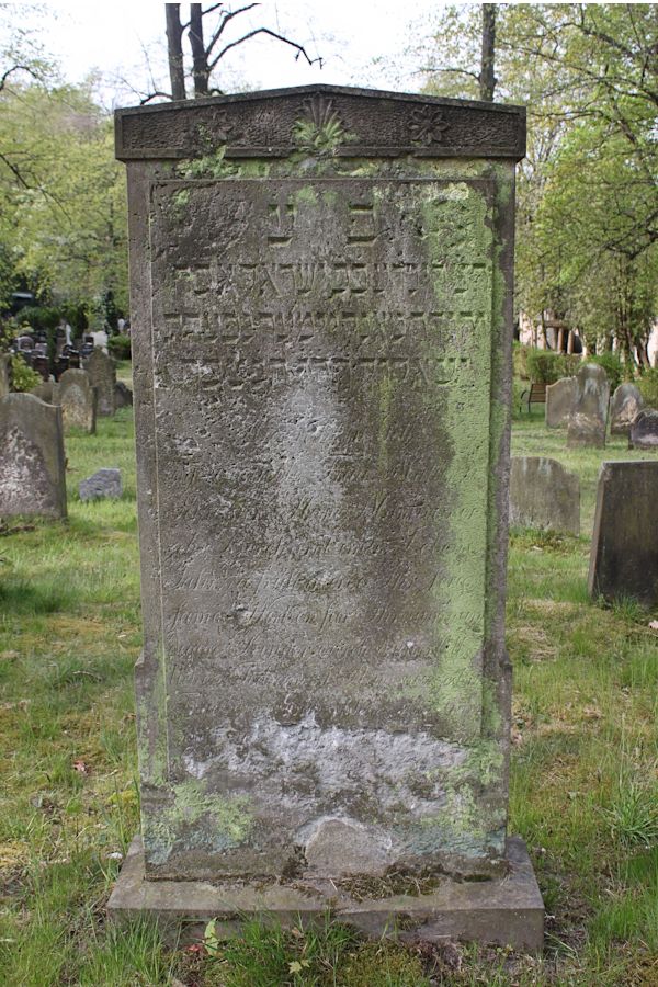 Grabstein Nummer 152 auf dem Friedhof Potsdam
