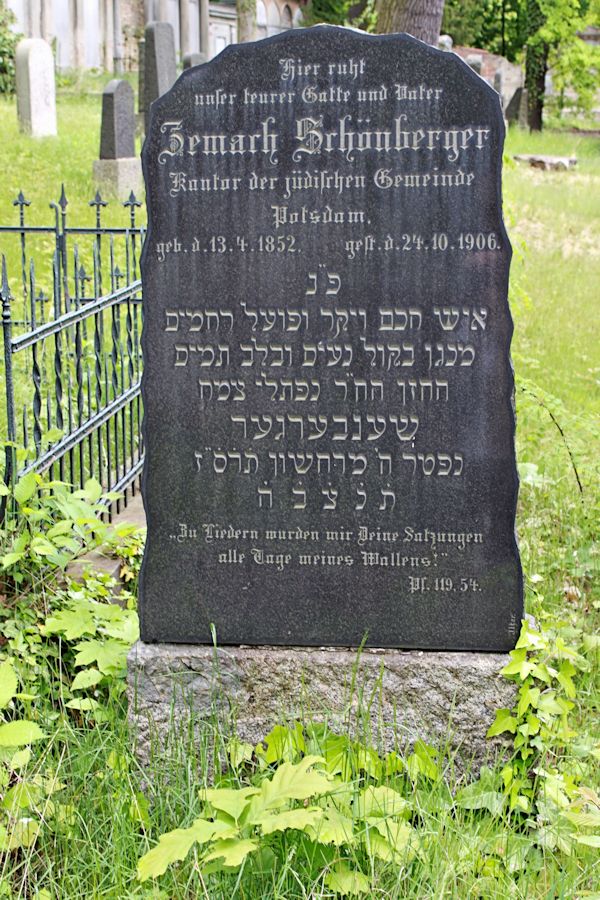 Grabstein Nummer 4761 auf dem Friedhof Potsdam