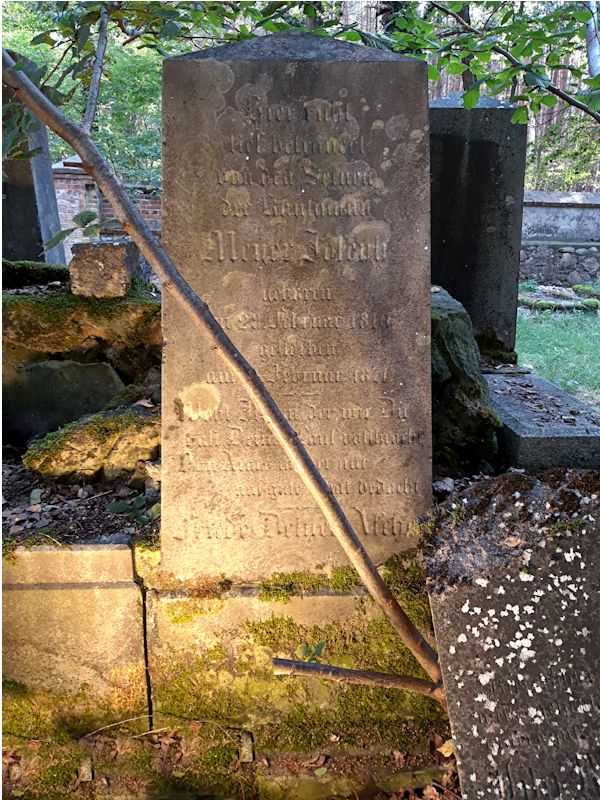 Grabstein Nummer 51 auf dem Friedhof Beeskow