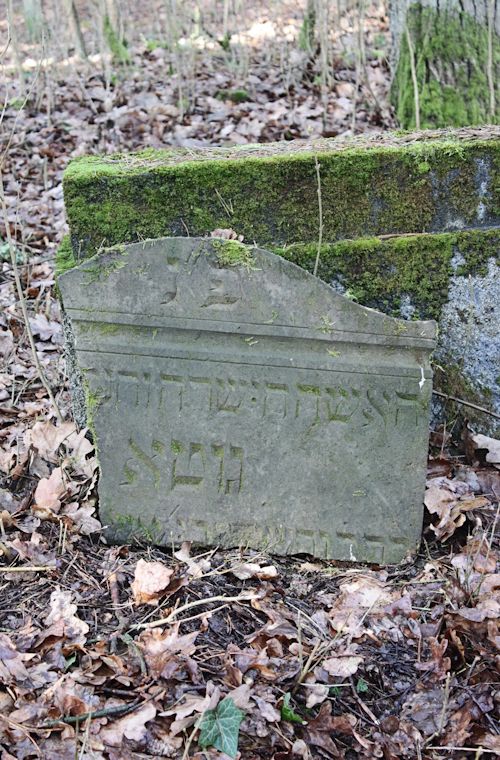 Grabstein Nummer 10 auf dem Friedhof Bledzew (Blesen)