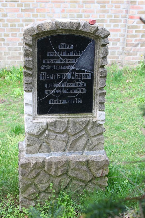 Grabstein Nummer 17 auf dem Friedhof Potsdam