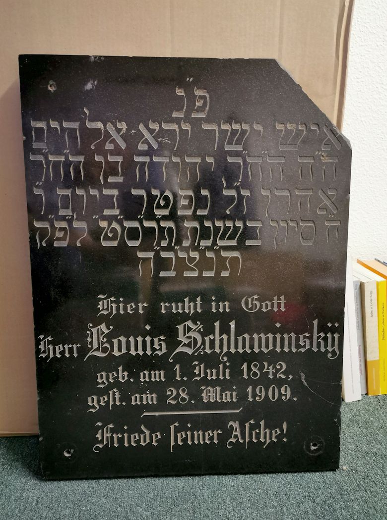 Grabstein Nummer 1 auf dem Friedhof Kostrzyn (Küstrin)