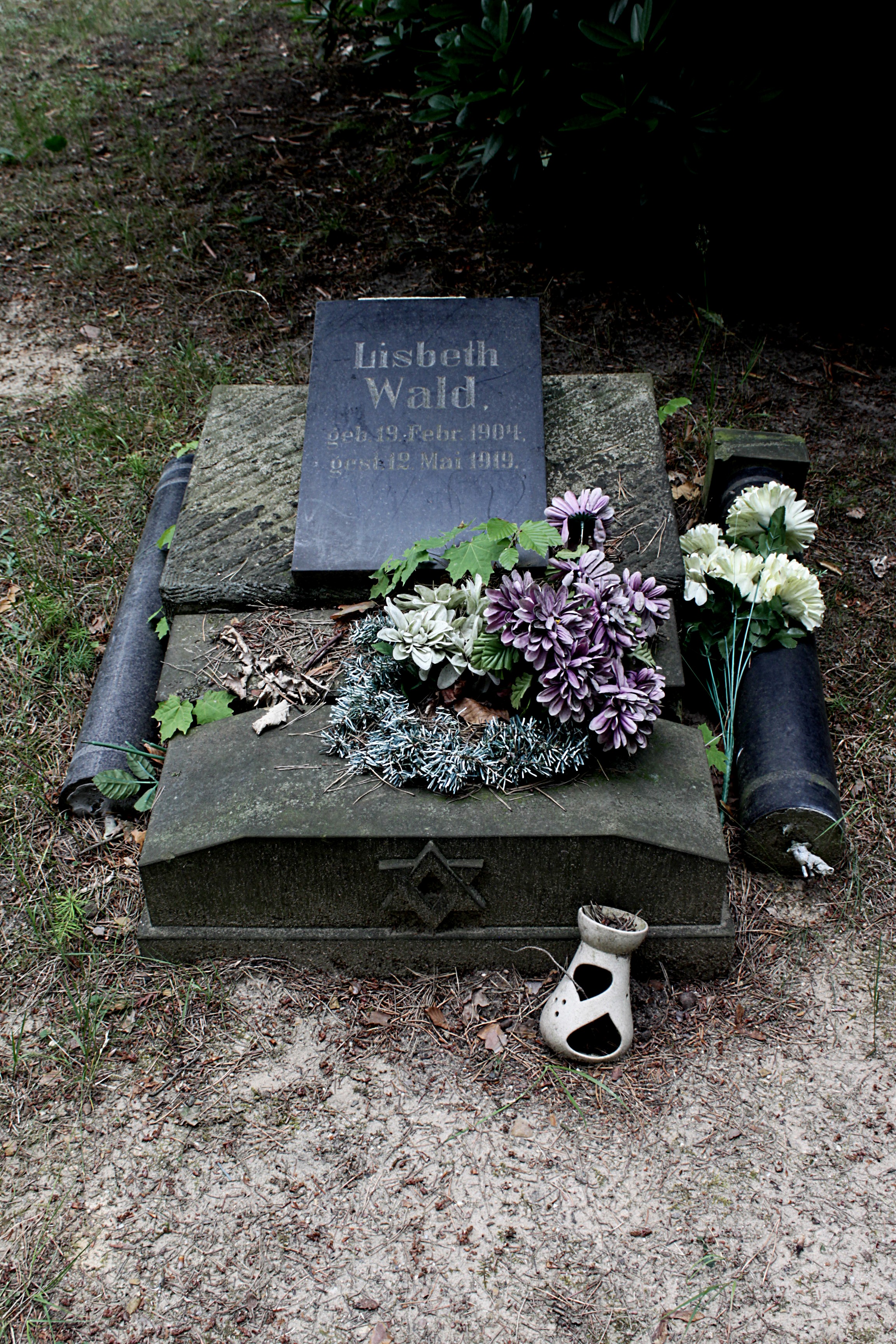Grabstein Nummer 53 auf dem Friedhof Cottbus 1