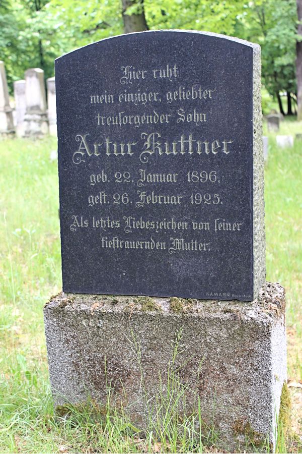 Grabstein Nummer 412 auf dem Friedhof Potsdam