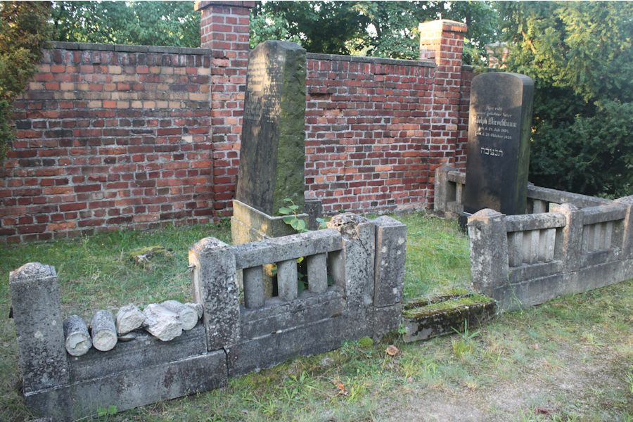 Grabstein Nummer 45 auf dem Friedhof Guben