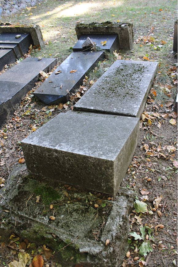 Grabstein Nummer 4 auf dem Friedhof Storkow