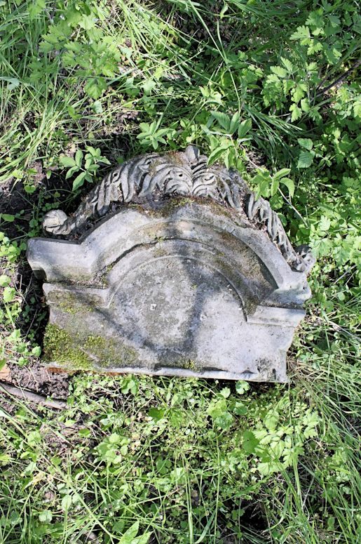 Grabstein Nummer 3 auf dem Friedhof Dębno (Neudamm)