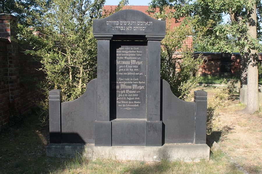 Grabstein Nummer 48 auf dem Friedhof Guben