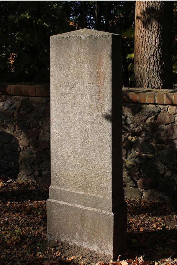 Grabstein Nummer 7 auf dem Friedhof Storkow