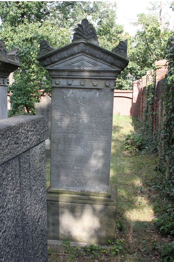 Grabstein Nummer 20 auf dem Friedhof Guben