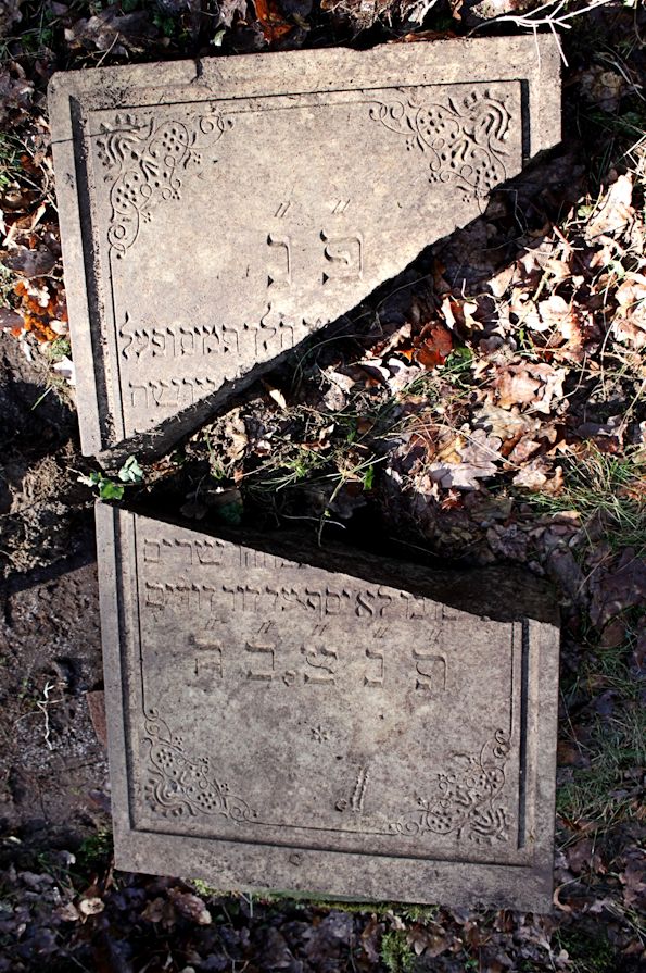 Grabstein Nummer 33 auf dem Friedhof Bledzew (Blesen)