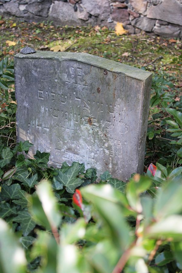 Grabstein Nummer 27 auf dem Friedhof Storkow