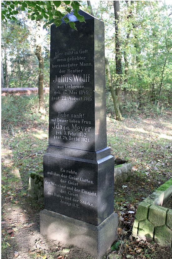 Grabstein Nummer 10 auf dem Friedhof Friedland