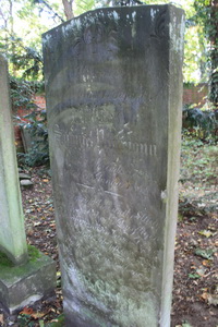 Grabstein Nummer 28 auf dem Friedhof Lindow