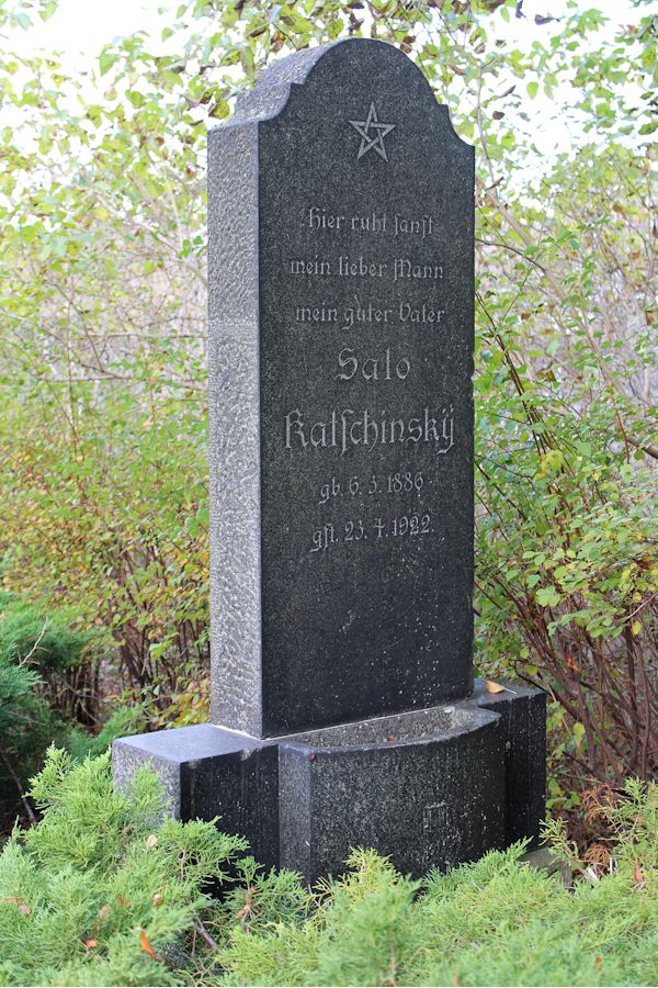 Grabstein Nummer 10 auf dem Friedhof Eisenhüttenstadt
