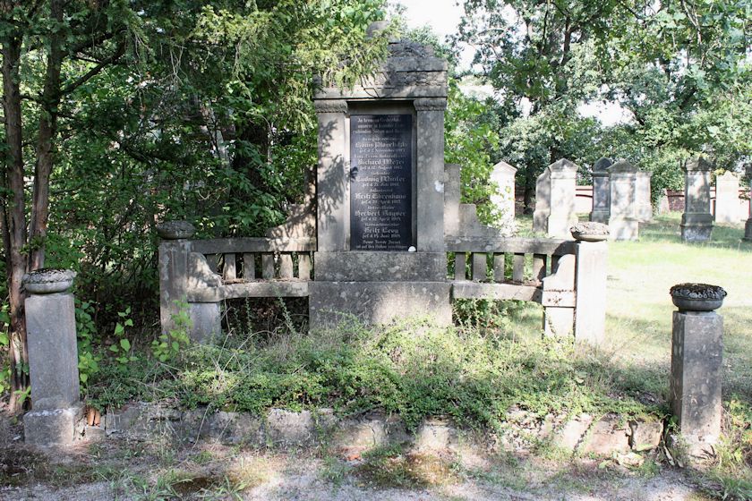 Grabstein Nummer 43 auf dem Friedhof Guben