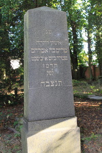 Grabstein Nummer 23 auf dem Friedhof Lindow