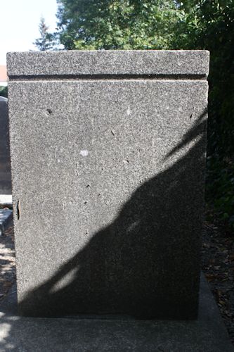 Grabstein Nummer 42 auf dem Friedhof Fürstenwalde