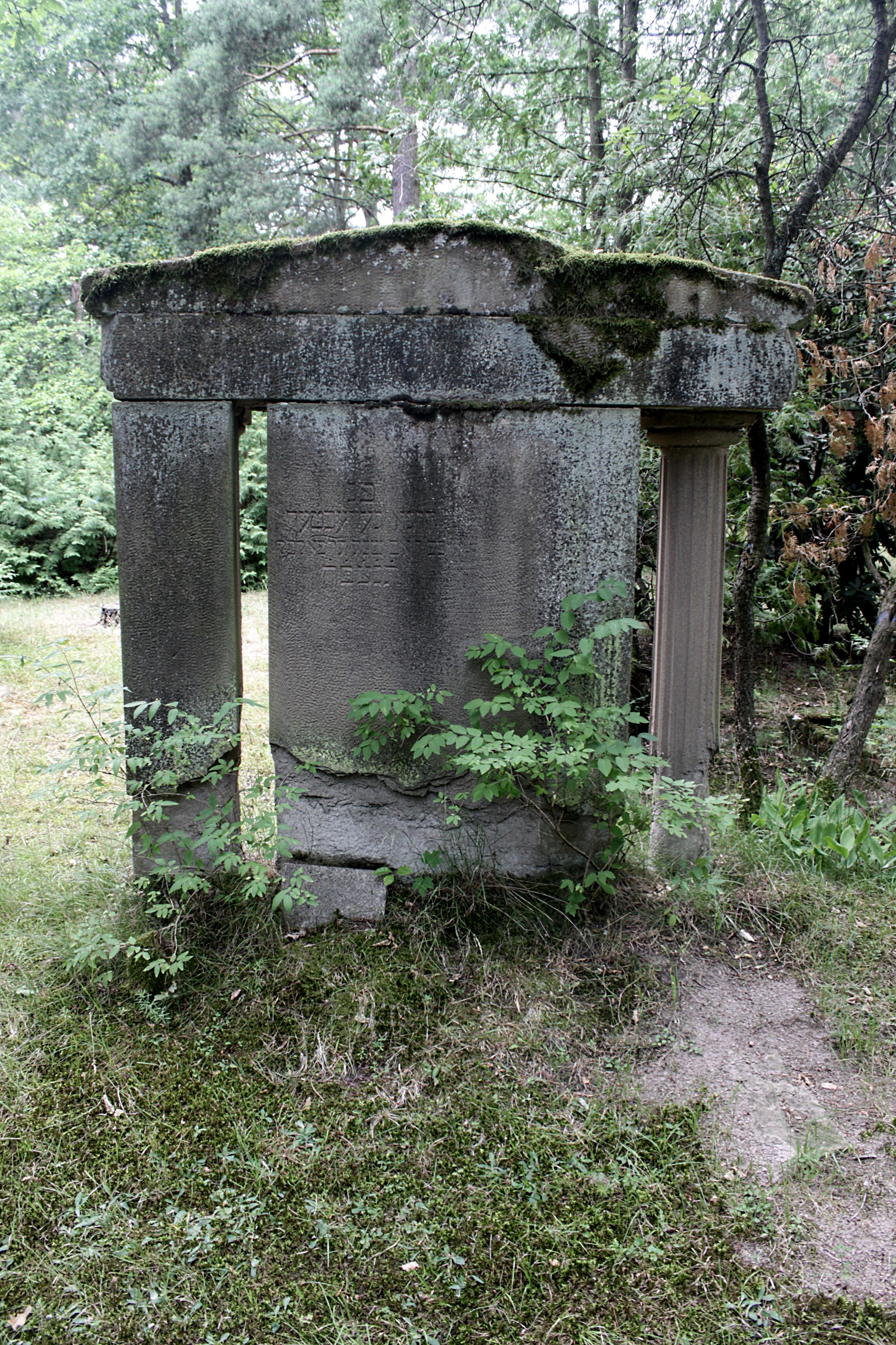 Grabstein Nummer 43 auf dem Friedhof Cottbus 1