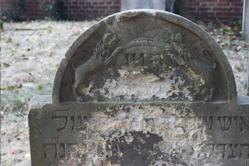 Grabstein Nummer 35 auf dem Friedhof Beelitz