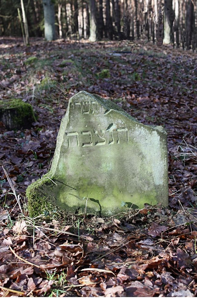 Grabstein Nummer 2 auf dem Friedhof Bledzew (Blesen)