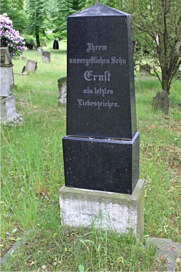 Grabstein Nummer 400 auf dem Friedhof Potsdam