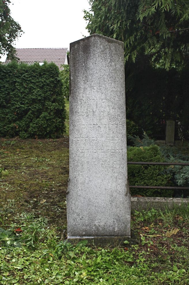 Grabstein Nummer 9 auf dem Friedhof Trebbin