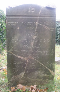 Grabstein Nummer 15 auf dem Friedhof Groß Neuendorf