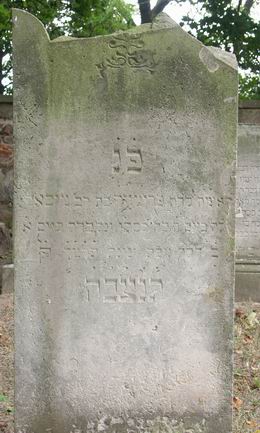 Grabstein Nummer 111 auf dem Friedhof Wriezen