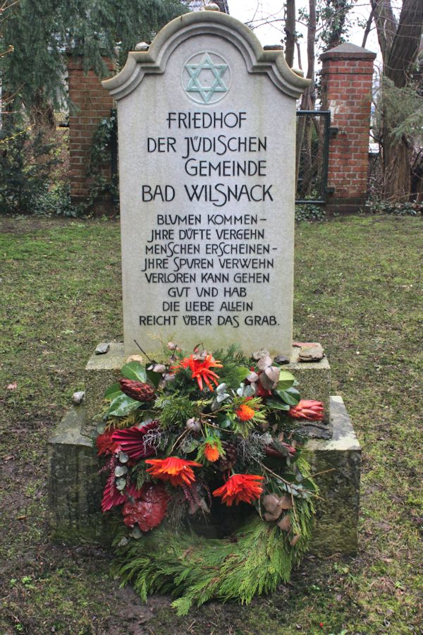 Grabstein Nummer 1 auf dem Friedhof Bad Wilsnack