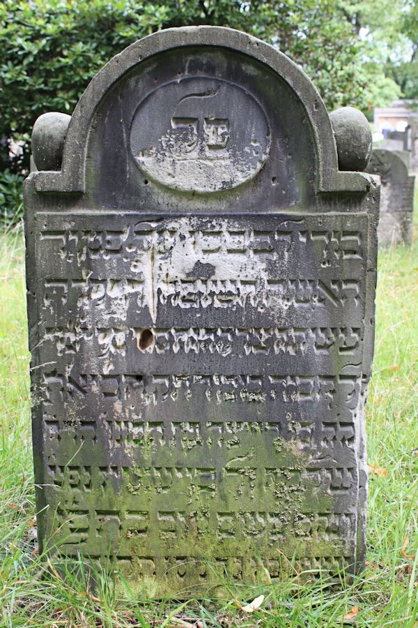 Grabstein Nummer 75 auf dem Friedhof Potsdam