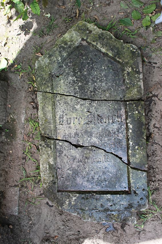Grabstein Nummer 5 auf dem Friedhof Neuruppin