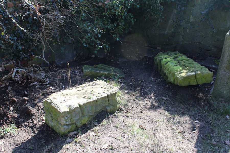 Grabstein Nummer 35 auf dem Friedhof Groß Neuendorf