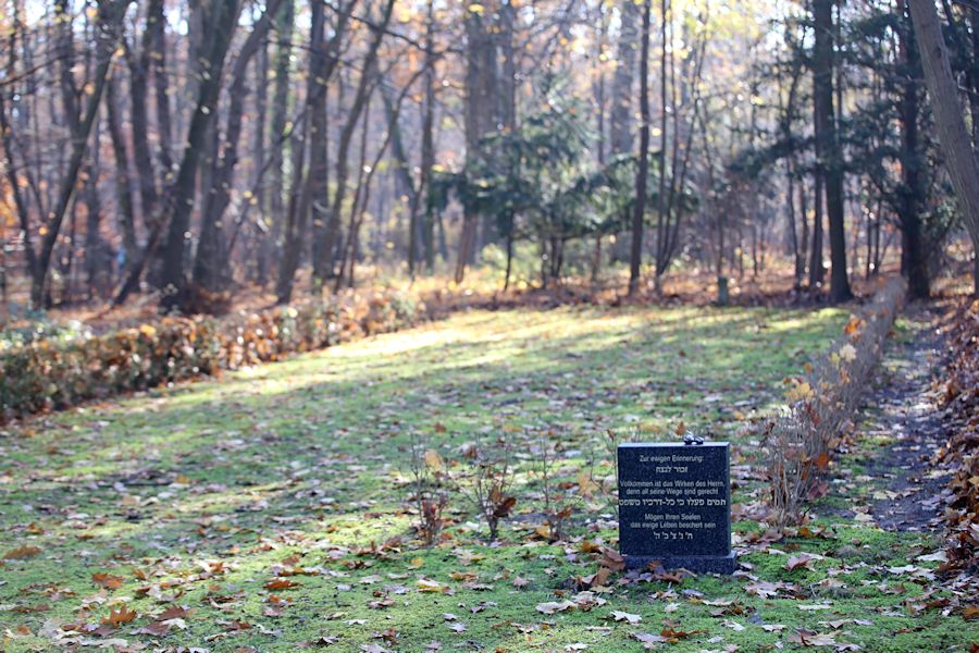 Grabstein Nummer 30 auf dem Friedhof Brandenburg