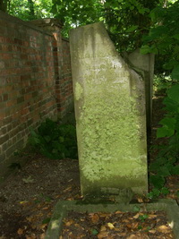 Grabstein Nummer 11 auf dem Friedhof Lindow