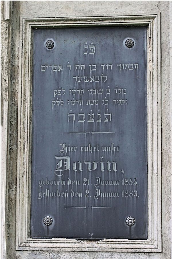 Grabstein Nummer 4524 auf dem Friedhof Potsdam